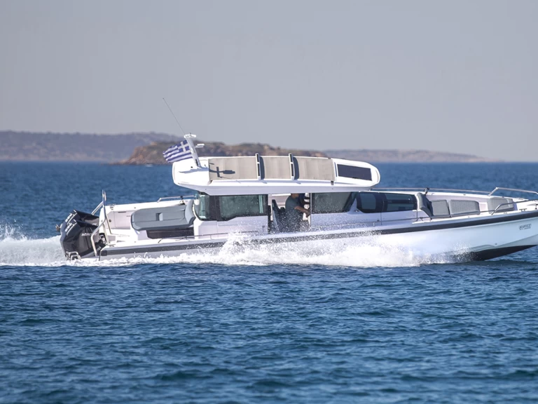 Bateau à moteur à louer à Le Pirée au meilleur prix