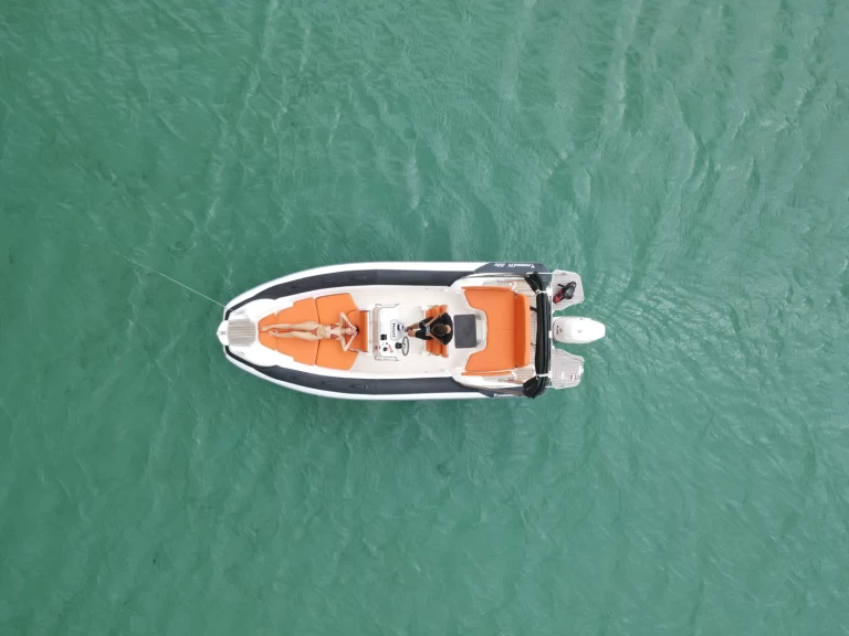 Louer Semi-rigide avec ou sans skipper Marlin Boat à Porto-Vecchio
