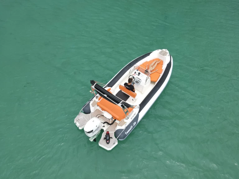 Semi-rigide à louer à Porto-Vecchio au meilleur prix