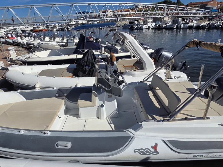 Location à Saint-Florent - MV Marine 800 sur SamBoat