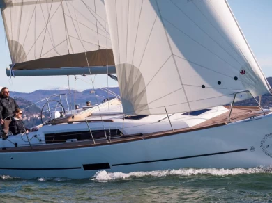 Hire a 3 DUFOUR 310 GL Bandol
