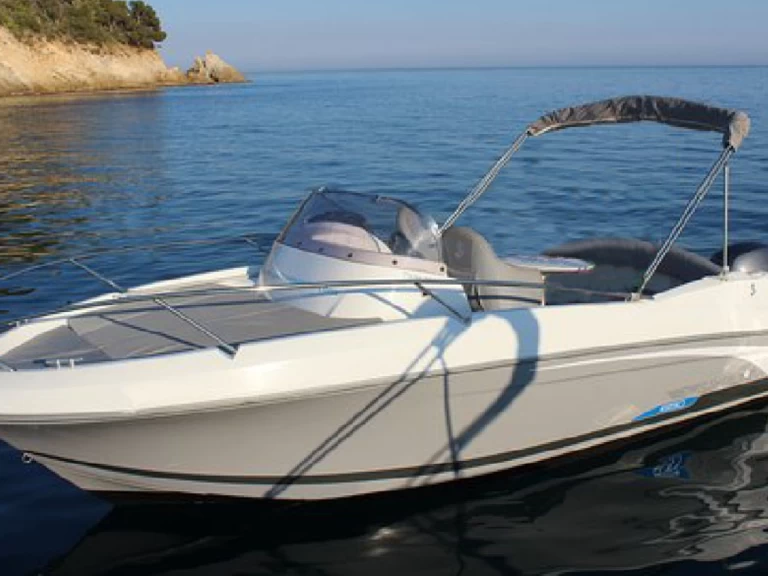 Louer Bateau à moteur avec ou sans skipper Bénéteau à Mandelieu-la-Napoule