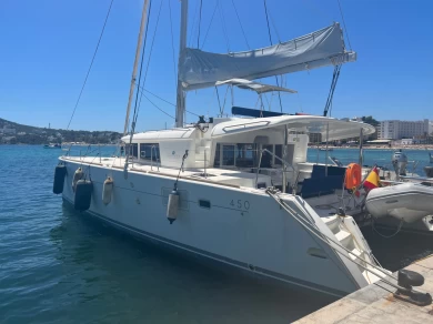 Alquiler de Lagoon Lagoon 450 F en Sant Antoni de Portmany
