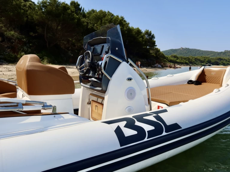 Location à Hyères - Bsc Bsc 70 élégance sur SamBoat