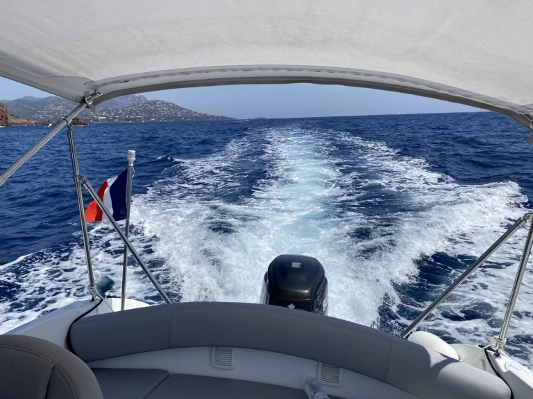 Location à Mandelieu-la-Napoule - Bénéteau Flyer 650 Sun Deck sur SamBoat