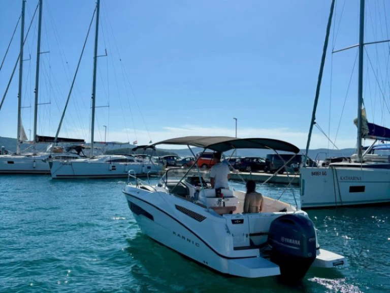 Louer Bateau à moteur avec ou sans skipper Karnic à Biograd na Moru
