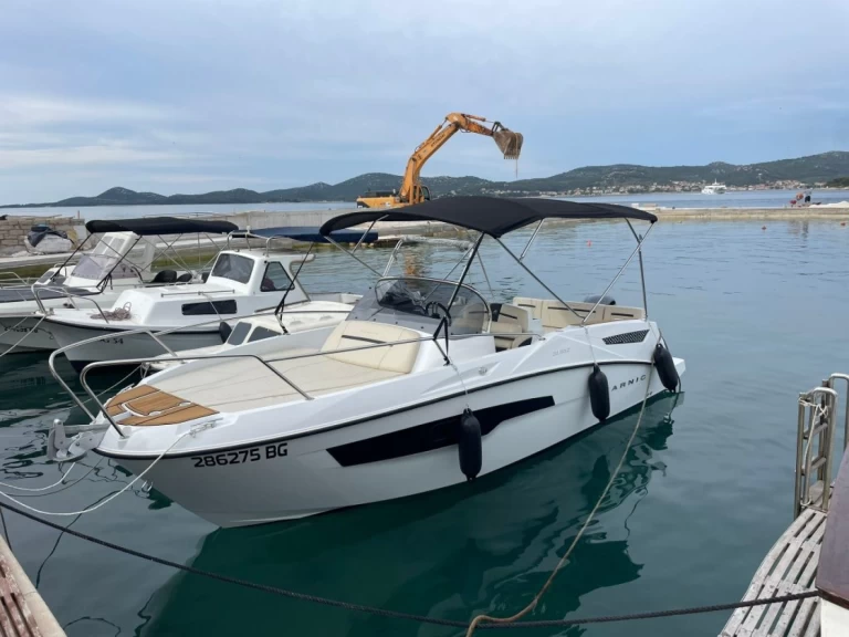 Bateau à moteur à louer à Biograd na Moru au meilleur prix
