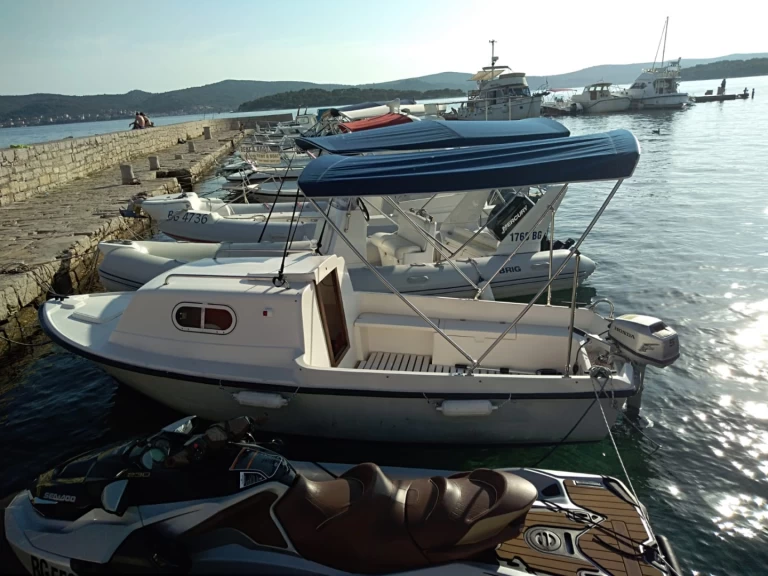 Bateau à moteur à louer à Biograd na Moru au meilleur prix