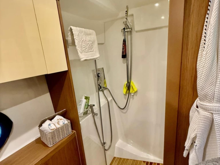 Bateau à moteur à louer à Porto Badino au meilleur prix