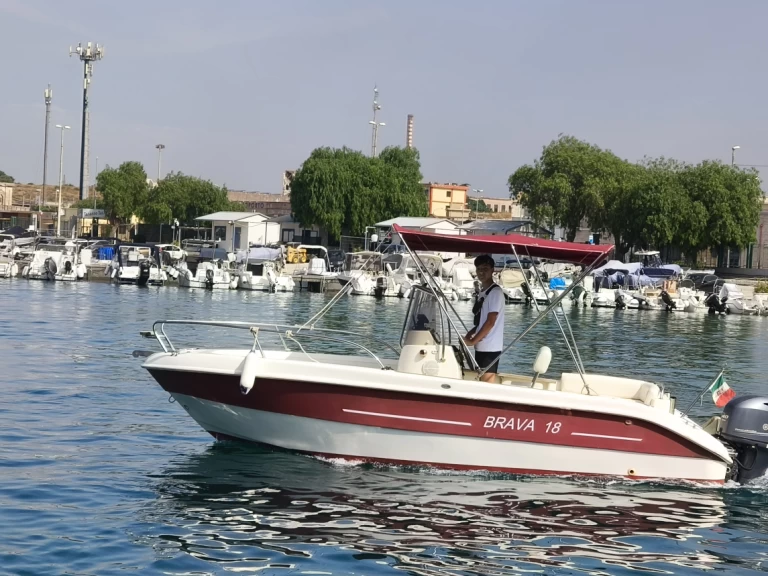 Location Bateau à moteur à Taranto - Mingolla Brava 18