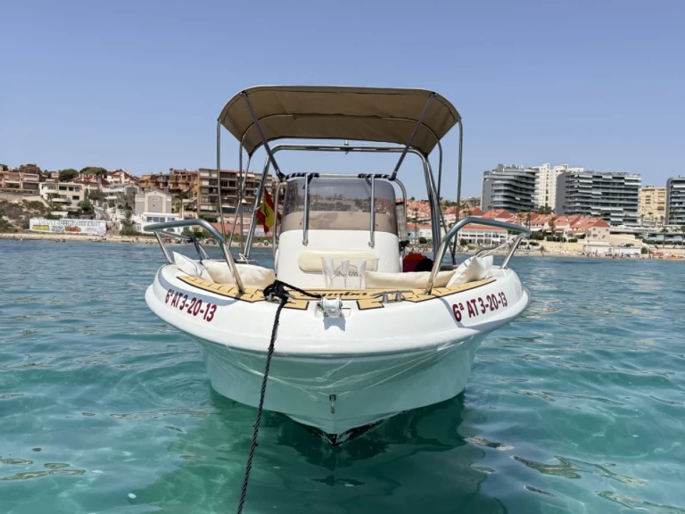 Bateau à moteur à louer à Alicante au meilleur prix
