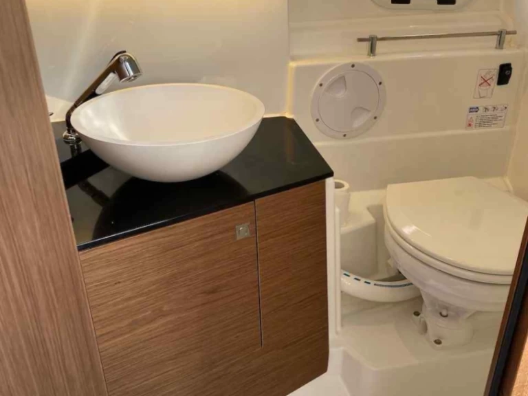 Bateau à moteur à louer à Gênes au meilleur prix