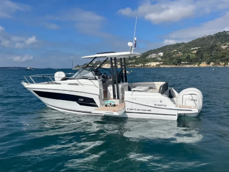 Louez un Jeanneau Cap Camarat 9.0 WA Série 2 à Golfe-Juan