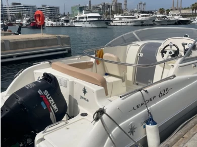 Noleggio Barca a motore Jeanneau con patente nautica