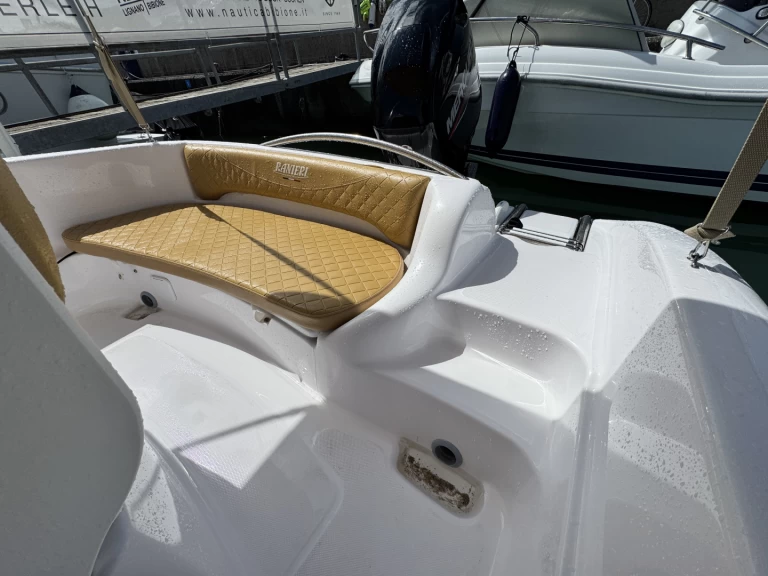 Location Bateau à moteur Ranieri avec permis