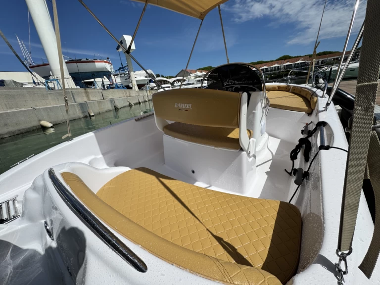 Bateau à moteur à louer à Lignano Riviera au meilleur prix