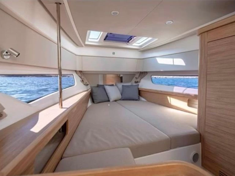 Louer Bateau à moteur avec ou sans skipper Nimbus à Ajaccio