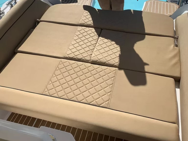 Semi-rigide à louer à Juan-les-Pins au meilleur prix