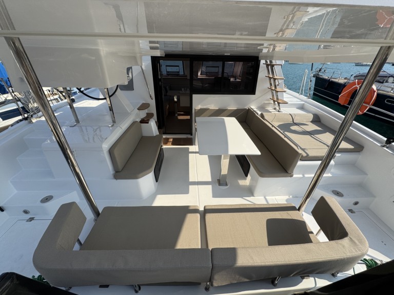 Louer Catamaran avec ou sans skipper Aventura à Álimos