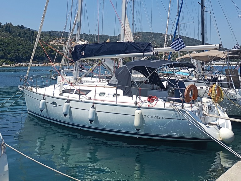 Louer Voilier avec ou sans skipper Jeanneau à Nikiána