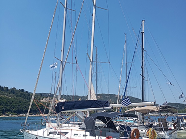 Jeanneau Sun Odyssey 37 a louer à Nikiána