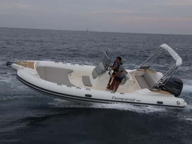 Capelli Tempest 700 in Antibes on SamBoat