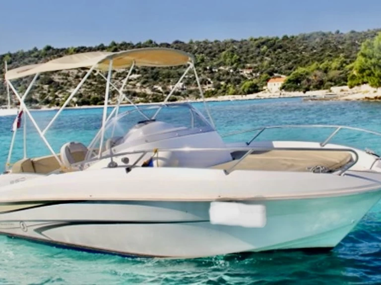 Bateau à moteur à louer à Palerme au meilleur prix