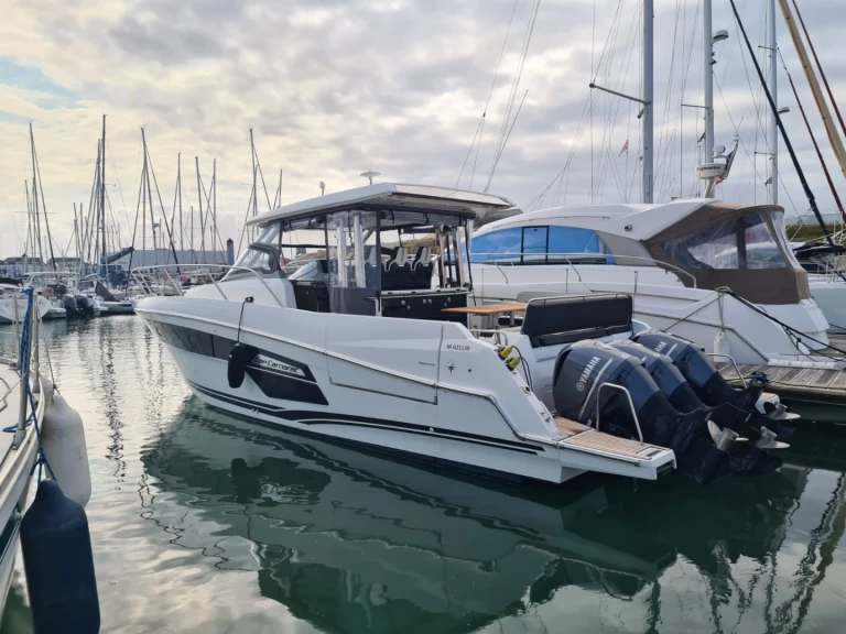 Location Bateau à moteur à Les Sables-d'Olonne - Jeanneau Cap Camarat 12.50