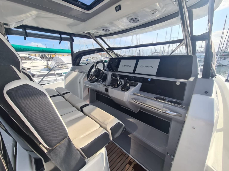 Louez un Jeanneau Cap Camarat 12.50 à Les Sables-d'Olonne