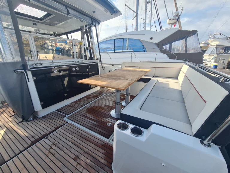 Location Bateau à moteur à Les Sables-d'Olonne - Jeanneau Cap Camarat 12.50