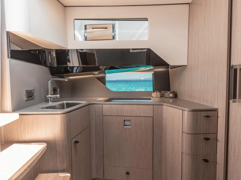 Louer Bateau à moteur avec ou sans skipper Fjord à Ibiza (Ville)