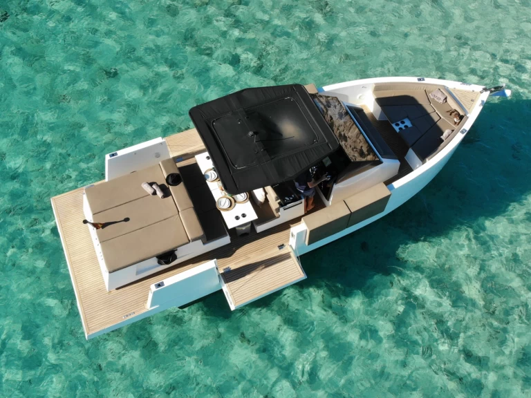 Location Bateau à moteur De Antonio avec permis