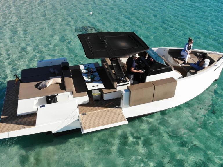 Louez un De Antonio D34 à Ibiza (Ville)