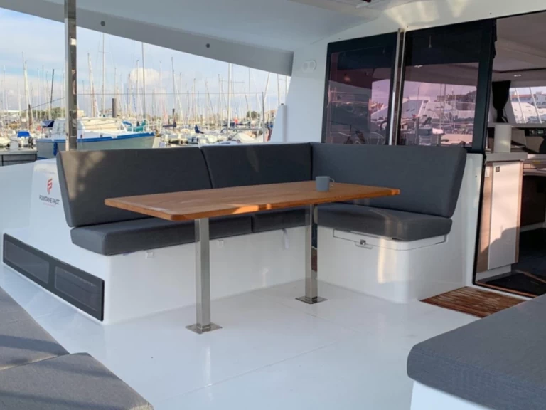 Fountaine Pajot Lucia 40 a louer à Tivat
