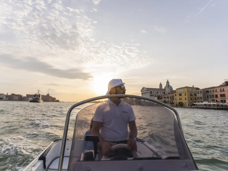 Location Bateau à moteur à Mestre - Brube Mose 17