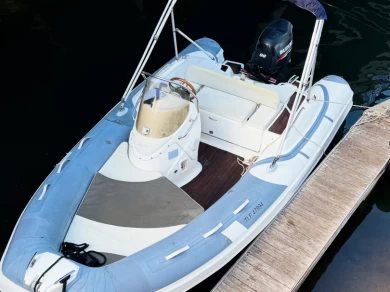 Charter a Joker Boat Wide 520 in Hyères on Samboat
