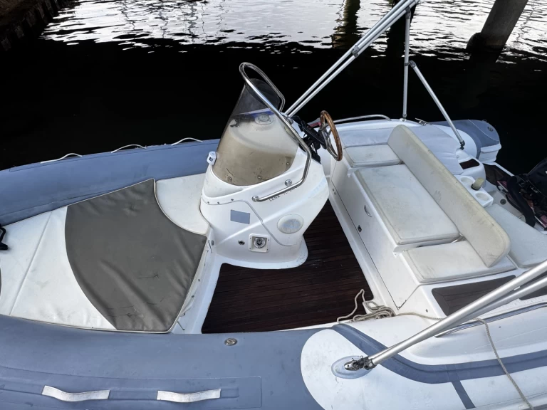 Louer Semi-rigide avec ou sans skipper Joker Boat à Hyères