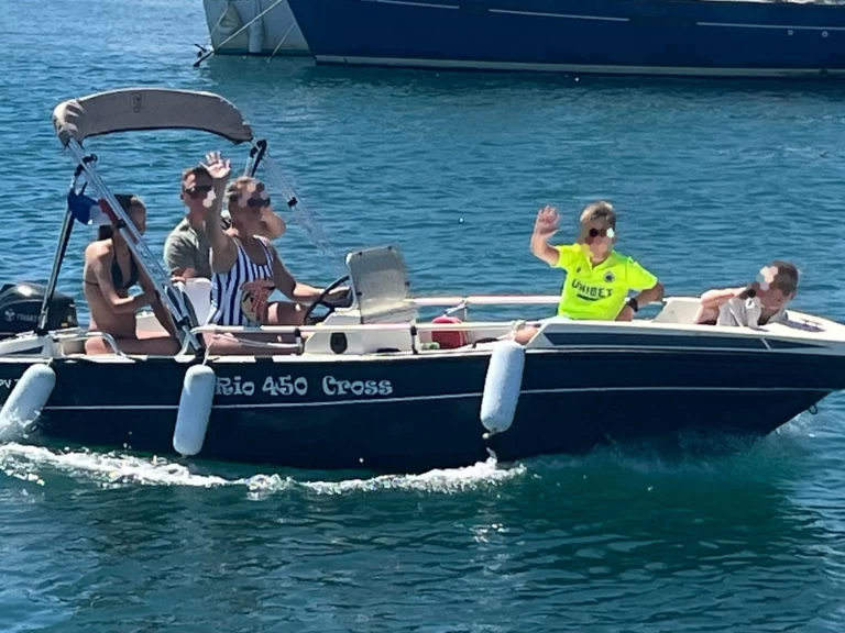 Location Bateau à moteur Rio Yachts avec permis