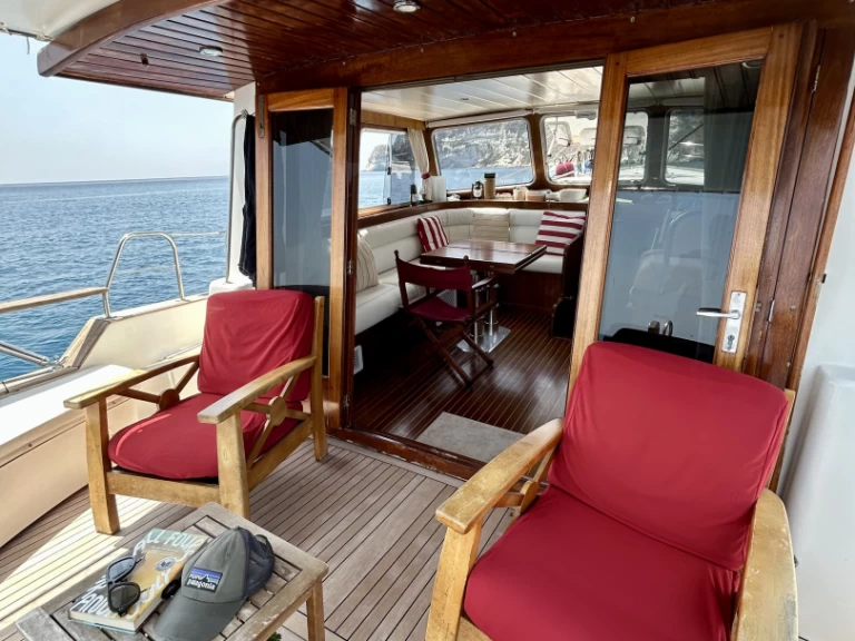 Louer Bateau à moteur avec ou sans skipper Menorquin-Yachts à Ponza