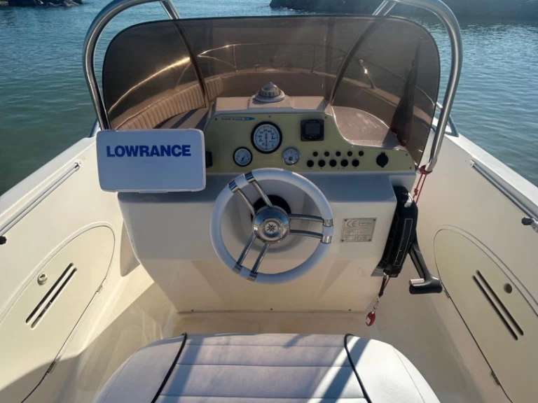 Louer Bateau à moteur avec ou sans skipper Mano Marine à Porto San Giorgio