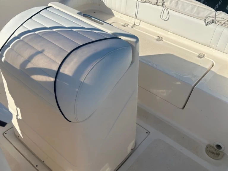 Bateau à moteur à louer à Porto San Giorgio au meilleur prix