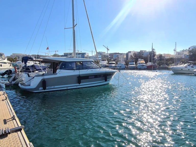 Louer Bateau à moteur avec ou sans skipper Jeanneau à Gżira