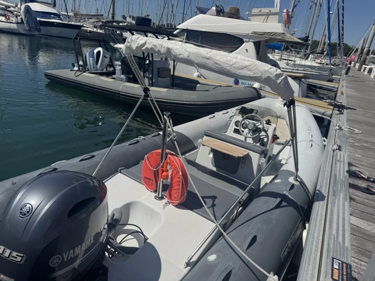Location bateau Zodiac Medline 580 à Port la Forêt sur Samboat
