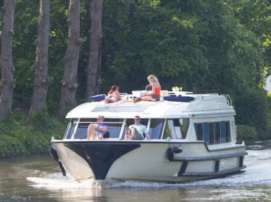 Le Boat Vision3 charter bareboat or skippered in  Portiragnes