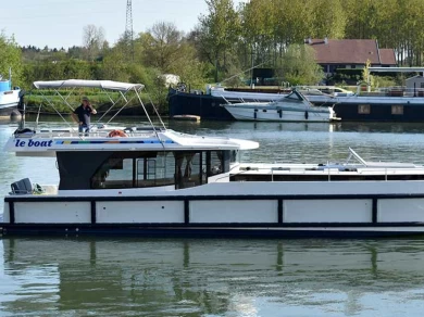 Motorboat hire in Vinkeveen - Le Boat Horizon 5