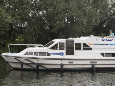 Bareboat Rental Motorboat Le Boat with a boat licence