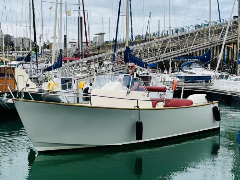 Louer Bateau à moteur avec ou sans skipper Rhea à La Rochelle