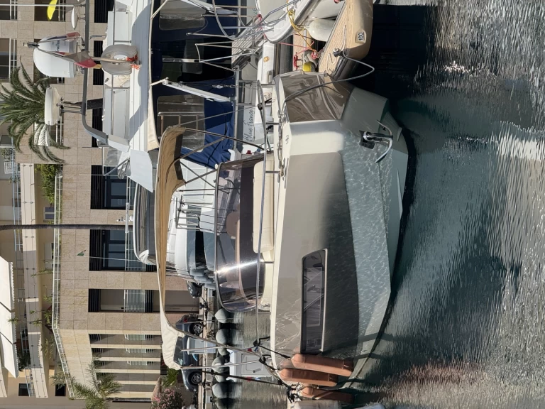 Bateau à moteur à louer à Roquebrune-Cap-Martin au meilleur prix
