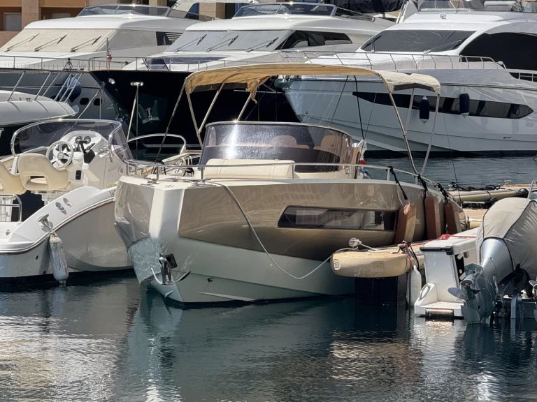 Location à Roquebrune-Cap-Martin - Invictus  Invictus 280 TT sur SamBoat