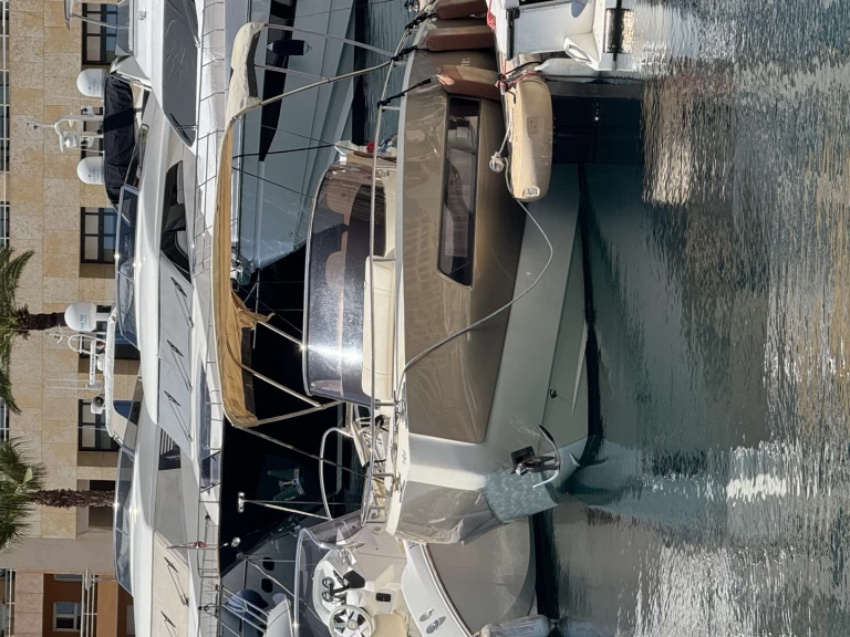 Louez un Invictus  Invictus 280 TT à Roquebrune-Cap-Martin